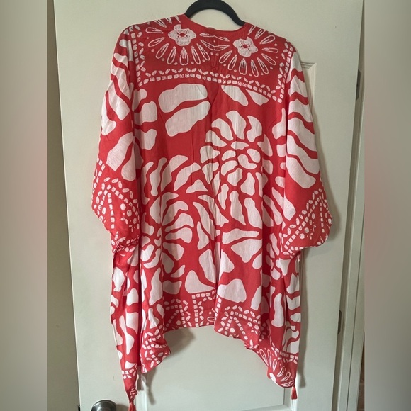 NEW! Vince Camuto Designer Coral and White Patterned Kimono OSFM - Picture 16 of 16